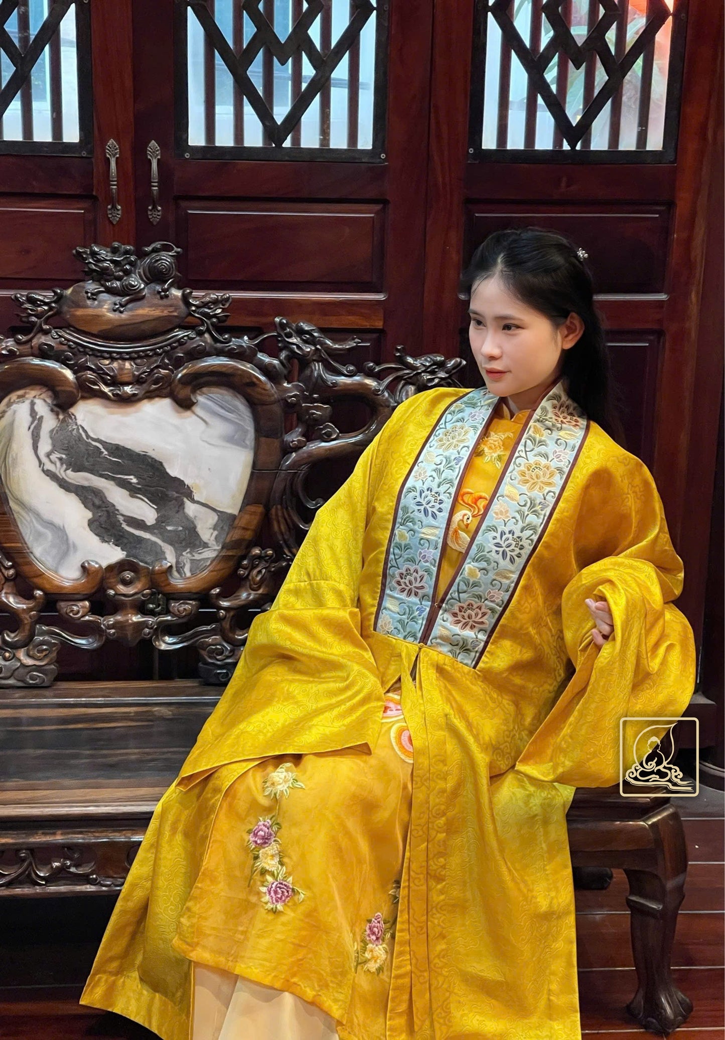 CỔ PHỤC NHẬT BÌNH - ADW122303