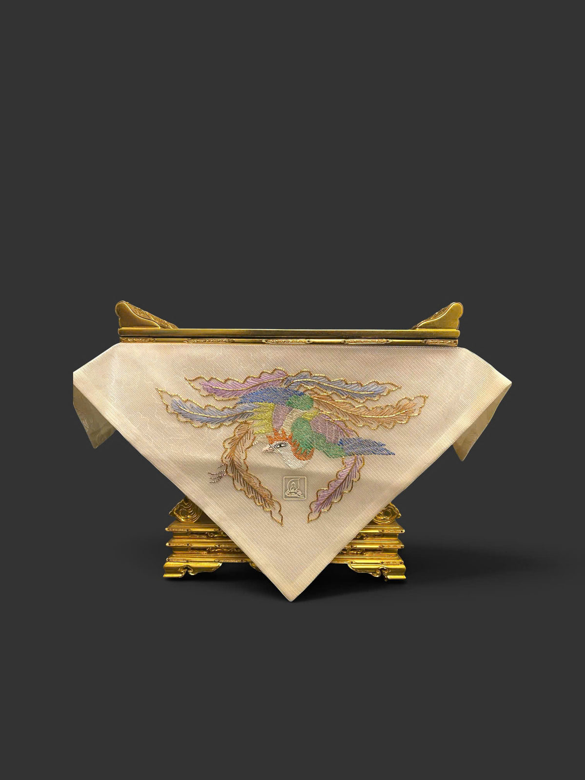 TIỀN BÀN GẤM - BA050