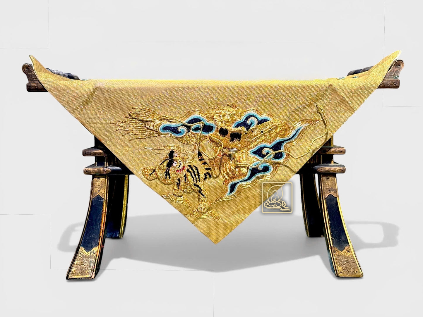 TIỀN BÀN GẤM NGỌA HỔ TÀNG LONG - BA054