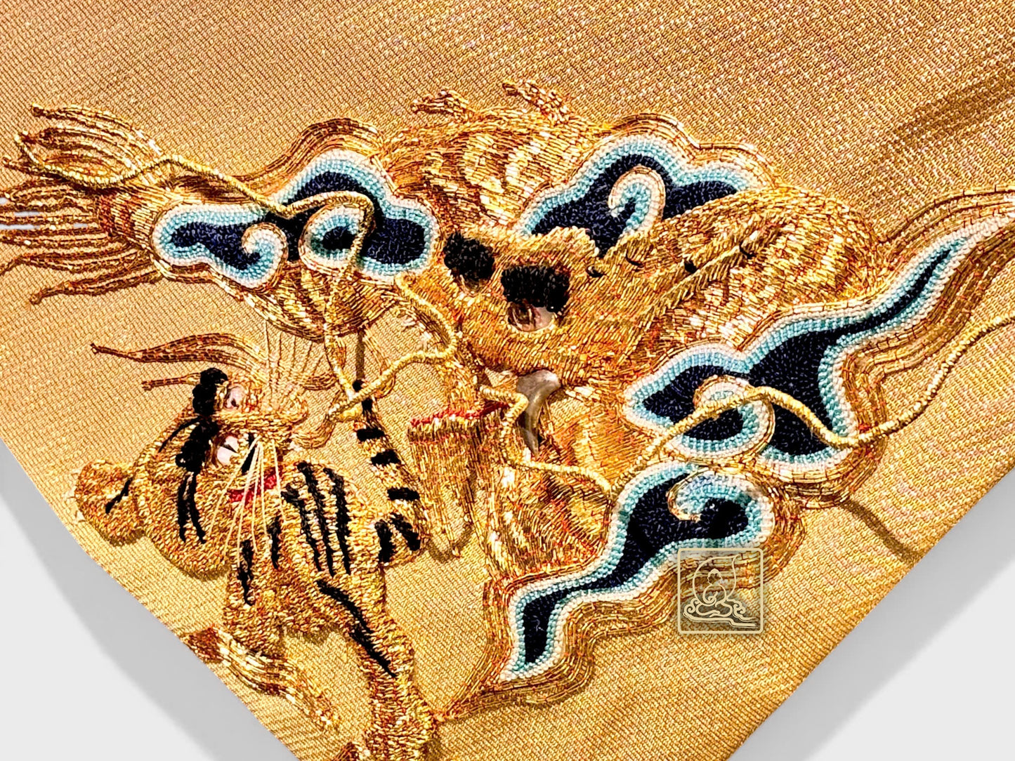 TIỀN BÀN GẤM NGỌA HỔ TÀNG LONG - BA054